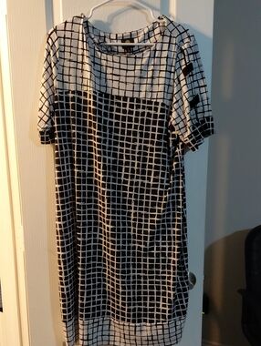 JM Collection Black and White Grid-Pattern Shift Dress Lenght 40" Bust 44"